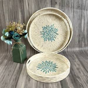 Plateau de service rond en nacre fait main, plateau décoratif de luxe pour la salle à manger, plateau de service pour table basse, poignées modernes intégrées - Product Image 1