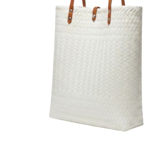 Sac à main en plastique tissé de luxe et sac fait main blanc chic pour femme, idéal pour l'été et la plage - Product Image 4
