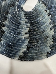 Perles Rondelles en Pierre Précieuse Aigue-marine Bleue Naturelle : Chaîne de Bijoux de 14 pouces (4-5 MM) - Product Image 5