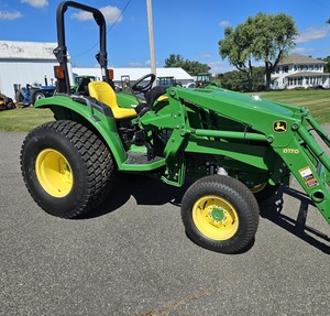 รถแทรกเตอร์มือสอง John Deere 4052M 50 แรงม้า ขับเคลื่อน 4 ล้อ พร้อมที่ตักด้านหน้า เครื่องยนต์และเกียร์ - รถแทรกเตอร์อเนกประสงค์สำหรับงานเกษตร - Product Image 1