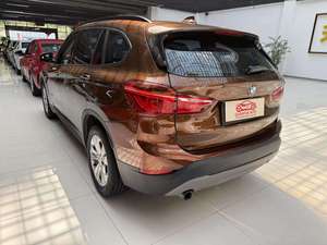 รถยนต์มือสอง BMW X1 XDrive 28i SUV ปี 2017 เกียร์อัตโนมัติ เบาะหนัง ขนาดยาง R19 ภายในสีเข้ม ความจุเครื่องยนต์ 4 ลิตร ระบบขับเคลื่อน AWD - Product Image 2