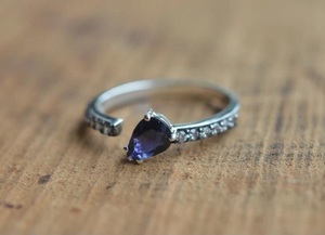 Anillo Hecho a Mano de Plata de Ley 925 con Iolita y Circonita Cúbica, Gema Azul Natural, Joyería Bohemia para Compromiso y Boda - Product Image 3