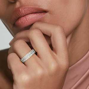 แหวนเพชรเม็ดกลมสามแถวแบบคลัสเตอร์ แหวนแต่งงานแบบครึ่งวงนิรันดร์ ชุดแหวนเจ้าสาว เพชรเพาะเลี้ยงในทองคำแท้ 10K - Product Image 5