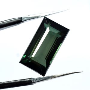 Tourmaline vert foncé naturelle taille baguette, pierre précieuse élégante pour pendentif, fabrication de bijoux artisanaux - Product Image 1