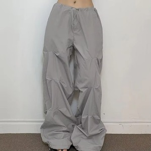 Pantalon cargo pour femme taille haute avec poches utilitaires, confortable, tenue moderne pour tous les jours, vente en gros de vêtements 3000 pièces - Product Image 4