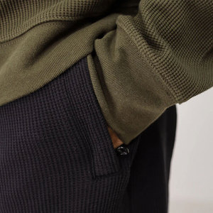 Chemise en tricot gaufré durable, tissu doux, coupe confortable, idéale pour un style décontracté au quotidien - Product Image 6