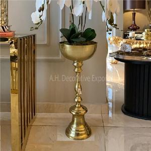 Florero alto de aluminio moderno con acabado dorado Jarrón de mesa de tamaños personalizados a la venta - Product Image 4