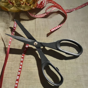 Ciseaux de tailleur professionnels à manche courbé - Ciseaux tranchants en acier inoxydable japonais lisses gravés sur mesure pour la découpe de tissus DIY - Product Image 6