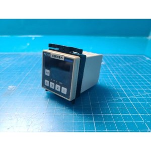 Keyence แผ่นสะท้อนแสง RT-14ใช้เป็นชิ้นส่วนอุปกรณ์เซมิคอนดักเตอร์รุ่นเก่า - Product Image 3
