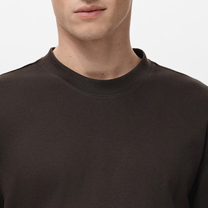 Pull col rond pour homme de qualité supérieure, design élégant et tendance avec logo discret, prix usine avantageux. - Product Image 2