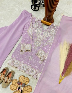 Ensemble de salwar kameez traditionnel brodé lavande pour fille, pour mariage et occasions spéciales, de Samp Corporation - Product Image 3