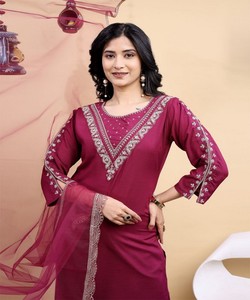 ชุดเสื้อผ้าปักลายแฟนซีผสมผ้าฝ้าย พร้อมกางเกงและผ้าคลุมไหล่ สำหรับงานเทศกาล ราคาขายส่ง เสื้อผ้าชาติพันธุ์ สีไวน์ - Product Image 4