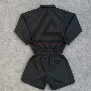 Ensemble coupe-vent unisexe deux pièces avec fermeture éclair, short et veste, couleur personnalisée, 100 % polyester respirant, tenue de jogging d'été, avec votre propre logo - Product Image 2