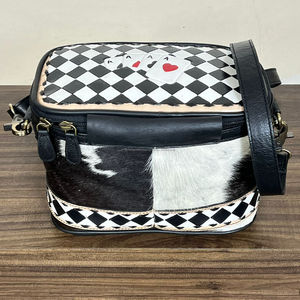 กระเป๋าเครื่องสำอางหนังลายตารางหมากรุกขนาดใหญ่แบบพกพาสำหรับเดินทางกระเป๋าเครื่องสำอางแบบมีสายคาดกระเป๋าแต่งหน้าแบบหนังวัวสไตล์ตะวันตกสำหรับผู้หญิง - Product Image 4