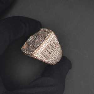 Bague Hip Hop Moissanite Sertie de Pierres, Plaqué Rhodium, Couronne Carrée, Bijou Bling, Initiales Personnalisables, Réglable, Cadeau - Product Image 3