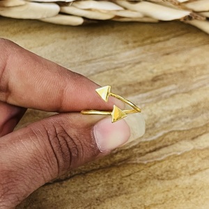 Anillo de Flecha de Latón de Última Moda, Joyería Minimalista para Mujer, Chapado en Oro de 18k, Estilo Bohemio, Delicado y Geométrico, Venta al por Mayor - Product Image 6