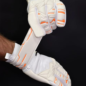 ถุงมือผู้รักษาประตูฟุตบอลแบบใหม่ทั้งหมด ดีไซน์พิเศษ สีขาว ผลิตจากยางลาเท็กซ์เยอรมัน หนา 4 มม. แบบเยอรมันลาเท็กซ์ ทรง Negative Cut - Product Image 4
