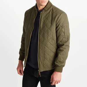 เสื้อแจ็คเก็ตบอมเบอร์ผู้ชายคุณภาพสูง ผ้าแคนวาส คอตั้ง ระบายอากาศ กันลม เป็นมิตรกับสิ่งแวดล้อม สำหรับฤดูหนาว พร้อมโลโก้ด้านหน้าและซิปปิด - Product Image 2