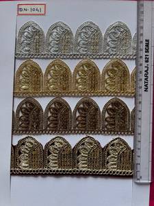 Ruban de bordure en dentelle cordonnée brodée de sequins festonnés en forme de dôme, avec fil métallique, pour saris, abayas et robes de haute couture - Product Image 1