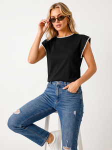 Chemisier noir à manches courtes avec bordure contrastée en zigzag, logo brodé personnalisé, col rond, chemise pour femme, décontracté, à porter toute l'année - Product Image 5