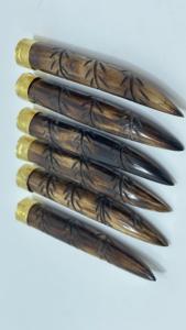 Bolígrafo Ecológico Hecho a Mano con Cuerno de Búfalo y Diseño Moderno de Hojas Talladas, Regalo de Boda Premium - Product Image 3