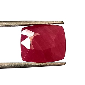 พลอยทับทิมแอฟริกันธรรมชาติสีแดงทรงคุชชั่นเจียระไน 6.85 กะรัต - Product Image 1