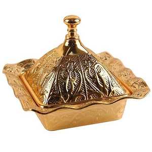 Dôme de service alimentaire en métal doré poli avec finition miroir, parfait pour la présentation des plats et des desserts en restaurant - Product Image 1