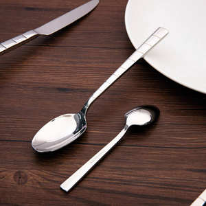 Ensemble de couverts en acier inoxydable de haute qualité |   Couverts confortables pour les repas quotidiens - Product Image 4