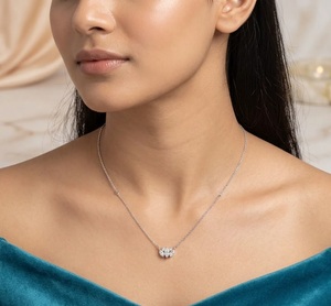 Collier en or rose 14 carats avec diamant de laboratoire en forme de pétale de lotus, pendentif délicat à trois diamants marquise, bijou floral tendance - Product Image 3