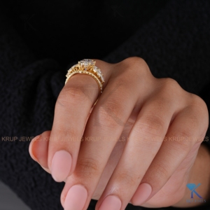 แหวนหมั้นเพชรทรงมาร์คีส์แบบกลุ่มดอกไม้ที่เพาะเลี้ยงในห้องปฏิบัติการ พร้อมแหวนแต่งงานแบบโค้งประดับเพชร ชุดเจ้าสาวทองคำ 14K สีเหลือง สำหรับเธอ - Product Image 5