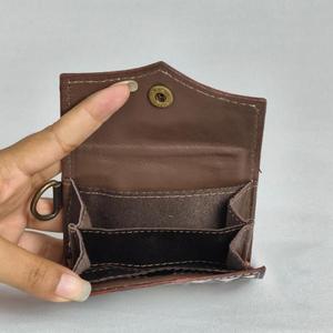 Tarjetero de Cuero Genuino Hecho a Mano con Grabado Geométrico y Cierre a Presión, Cartera Corta para Mujer, Estilo Bohemio - Product Image 3