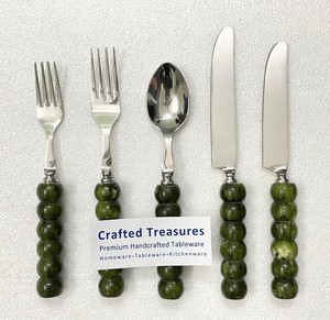 Ensemble d'ustensiles de table très vendu avec manche en résine, design traditionnel en acier inoxydable, durable et léger, pour la vaisselle de mariage - Product Image 5
