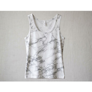 เสื้อกล้ามผ้าถักโพลีเอสเตอร์คอตตอน แห้งเร็ว เป็นมิตรกับสิ่งแวดล้อม ระบายอากาศได้ดี สำหรับผู้ชาย รับสกรีนโลโก้ ดีไซน์หลวมสไตล์สตรีทแฟชั่น ใส่ได้ในฤดูร้อน สีพื้น - Product Image 1