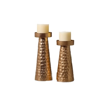 Support de bougie en métal or rose avec sphère sur pied, bougeoir moderne en cuivre pour la décoration intérieure et l'aménagement esthétique - Product Image 2