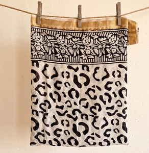 Pareo de algodón con estampado a mano indio y borde Zari al por mayor para mujer, ideal para playa y vacaciones. - Product Image 4