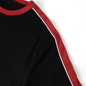 T-shirt décontracté rouge pour femme avec col contrastant noir, manches raglan en coton, col rond, manches courtes, coupe décontractée, logo personnalisé, OEM ODM - Product Image 2