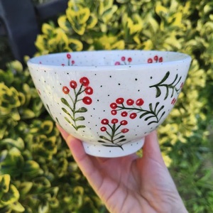 Bol à soupe décoratif en céramique avec motif botanique de baies, base surélevée et style farmhouse moderne pour la table - Product Image 3