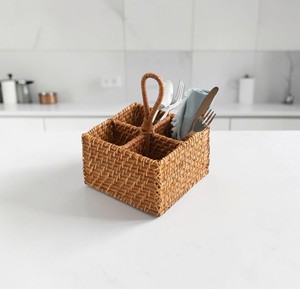 Support carré en osier à 4 compartiments avec poignée centrale, porte-ustensiles en rotin, support pour cuillères et fourchettes, présentoir pour bouteilles de vin - Product Image 3