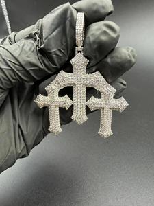 Pendentif de luxe en argent 925 triple croix entièrement sertie de diamants, design croix superposée, bijou de déclaration hip-hop haut de gamme - Product Image 5