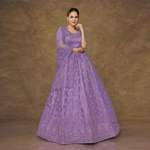 Lehenga Choli de malla suave con bordado de lentejuelas y hilo pesado, falda circular elegante, blusa y dupatta. Atuendo festivo para bodas, graduaciones y bailes de graduación. - Product Image 1