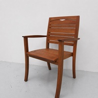 Chaise de jardin en teck Prima, empilable, mobilier d'extérieur traditionnel en bois, design durable avec accoudoirs, pieds coniques, utilisation sur sol dur