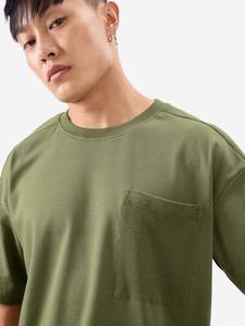 T-shirt Homme Vert Olive Surdimensionné à Poches, Col Rond en Mélange de Coton, Style Décontracté Streetwear, Marque Privée Personnalisée - Product Image 2