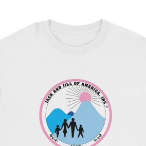 เสื้อยืดแขนยาว Jack and Jill Unisex Crest คอกลม ผ้าเนื้อนุ่ม สไตล์คลาสสิก เสื้อยืดลำลองแฟชั่น สั่งทำได้ ขายส่งเสื้อผ้า - Product Image 3