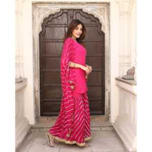 Ensemble Sharara en Chiffon Rose Pur avec Dupatta Peinte à la Main, Taille XS, Salwar Kameez pour les Occasions de Mariage - Product Image 4