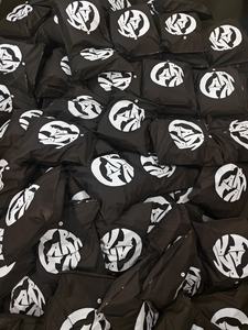 Pantalones Deportivos Unisex de Felpa 100% Algodón, 450 GSM, de Dos Tonos, con Logotipo Bordado y Puños, para Hombre - Product Image 5