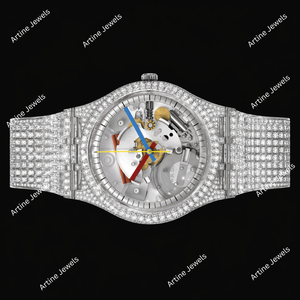 Montre mécanique avec cadran squelette serti de cristaux, ton argenté, aiguilles colorées, boîtier incrusté de cristaux et design streetwear haut de gamme - Product Image 3