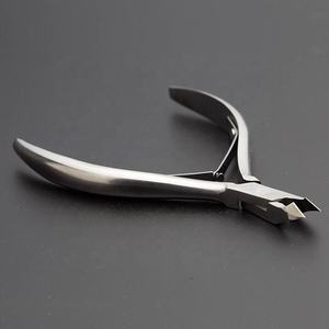 Coupe-ongles professionnel de qualité salon avec poignée antidérapante, outil en acier inoxydable durable pour les soins des ongles des doigts et des orteils - Product Image 1