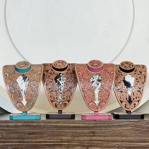 Support à bijoux en cuir de vachette véritable avec gravure florale artisanale, design western, présentoir à bijoux pour accessoires féminins - Product Image 2