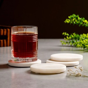 Ensemble de sous-verres ronds en marbre, best-seller, avec couleurs assorties et sous-verres décoratifs en pierre pour tables basses modernes, en vente - Product Image 3