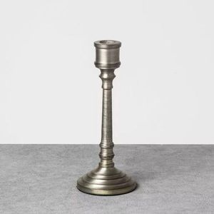 Paire de bougeoirs dorés contemporains pour bougies coniques – Décoration de table élégante et distinctive - Product Image 2